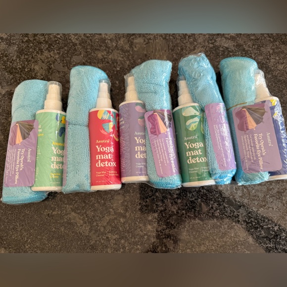 ASUTRA Yoga Mat Cleaner Spray Variety Pack ,4 fl oz. Pack Of 5 Sealed w Towels - Picture 1 of 12